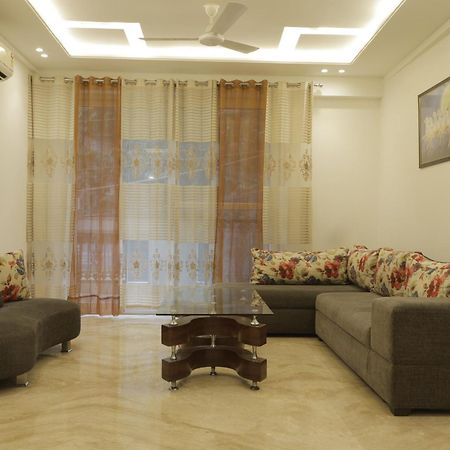 לינה וארוחת בוקר ניו דלהי Under My Roof Superio מראה חיצוני תמונה