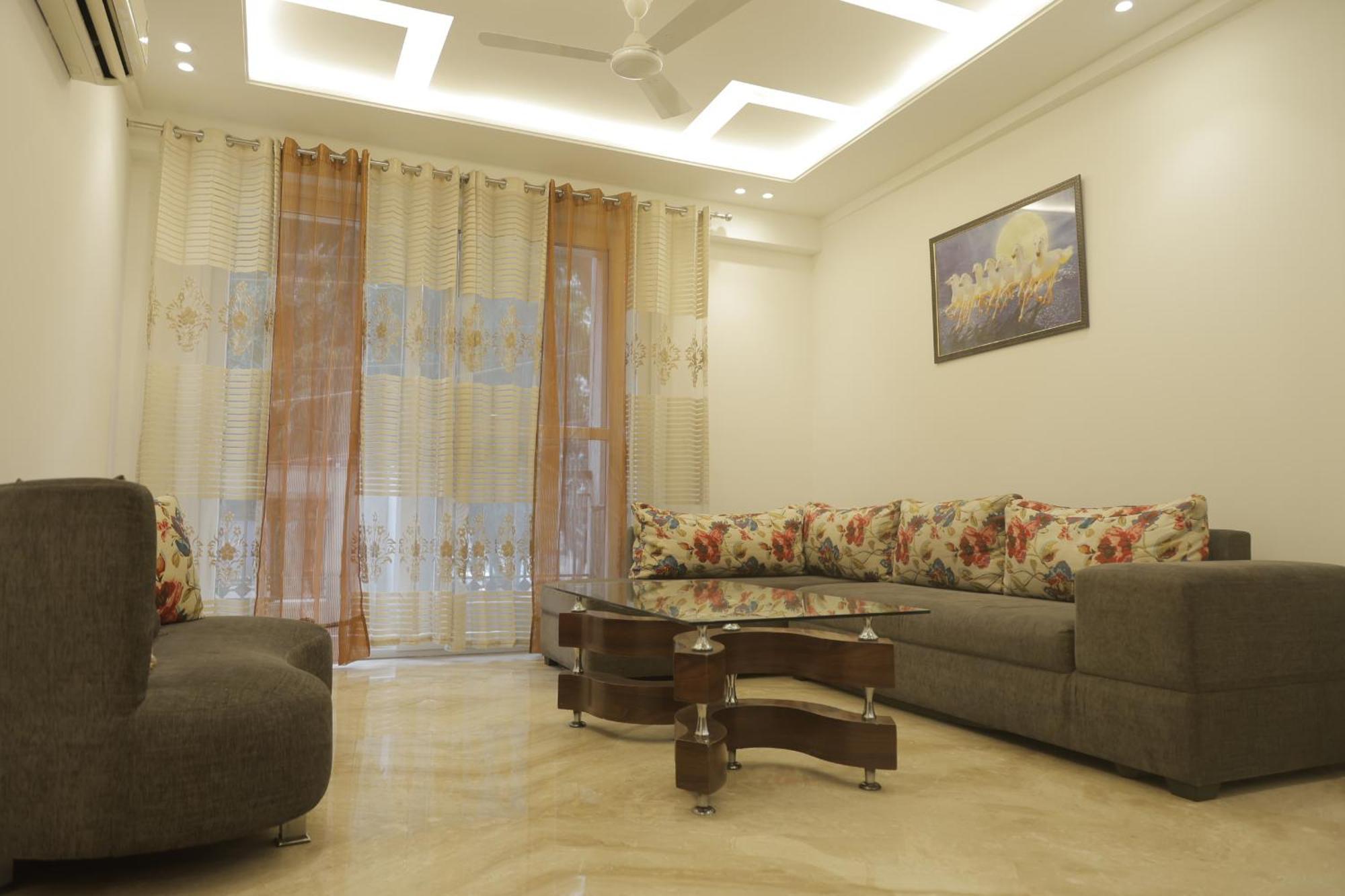 לינה וארוחת בוקר ניו דלהי Under My Roof Superio מראה חיצוני תמונה